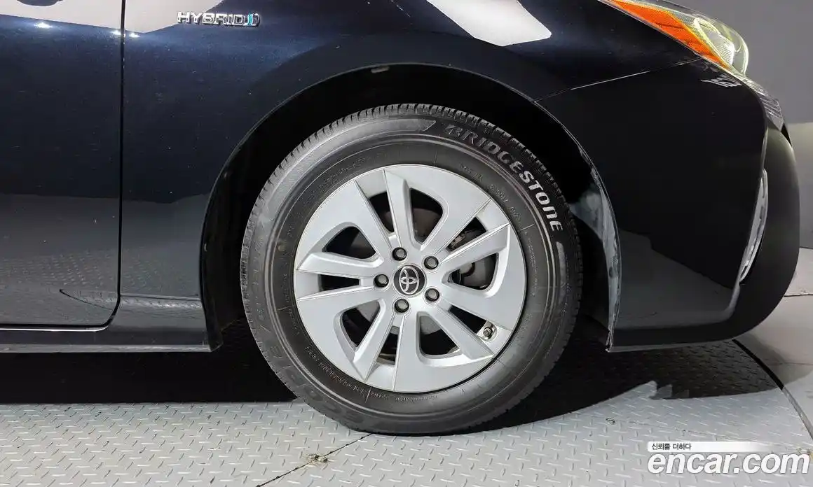 Toyota Prius 2017 1.8 Автомат в Москве № 335011, фото 5