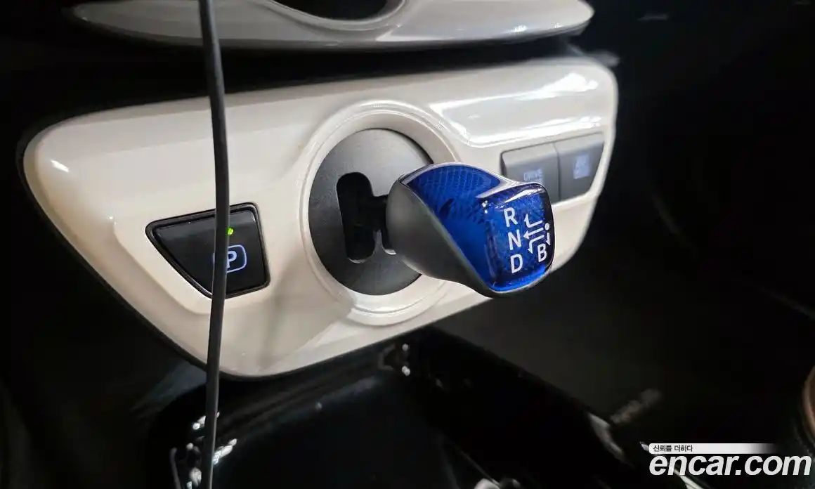 Toyota Prius 2017 1.8 Автомат в Москве № 335011, фото 9