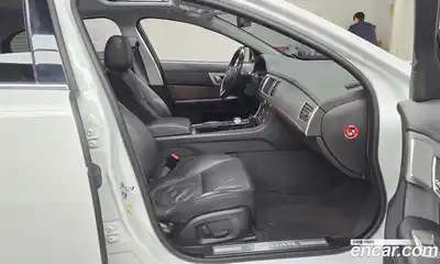 Jaguar XF 2015 2.2 Автомат в Москве № 364161, миниатюра 11