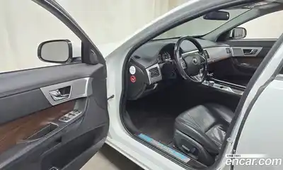 Jaguar XF 2015 2.2 Автомат в Москве № 364161, миниатюра 10