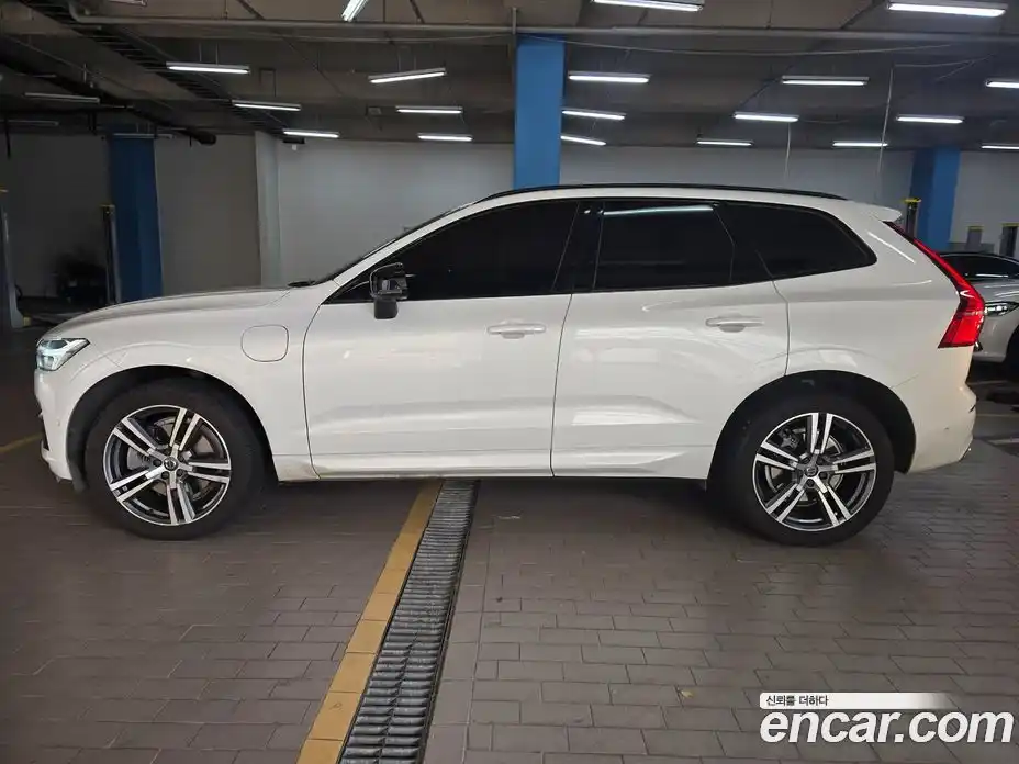 Volvo XC60 2021 2.0 Автомат в Москве № 374035, фото 4
