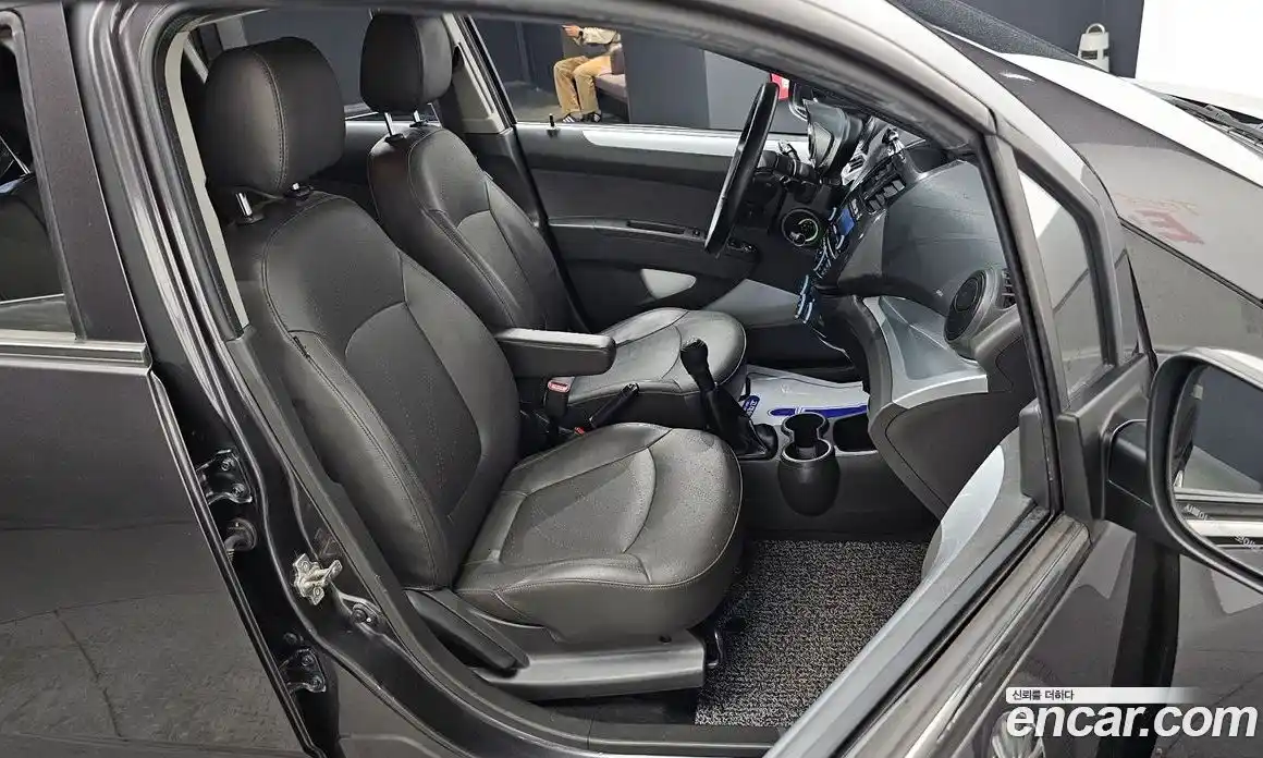 Chevrolet Spark 2014 1.0 Механическая в Москве № 41297, фото 13