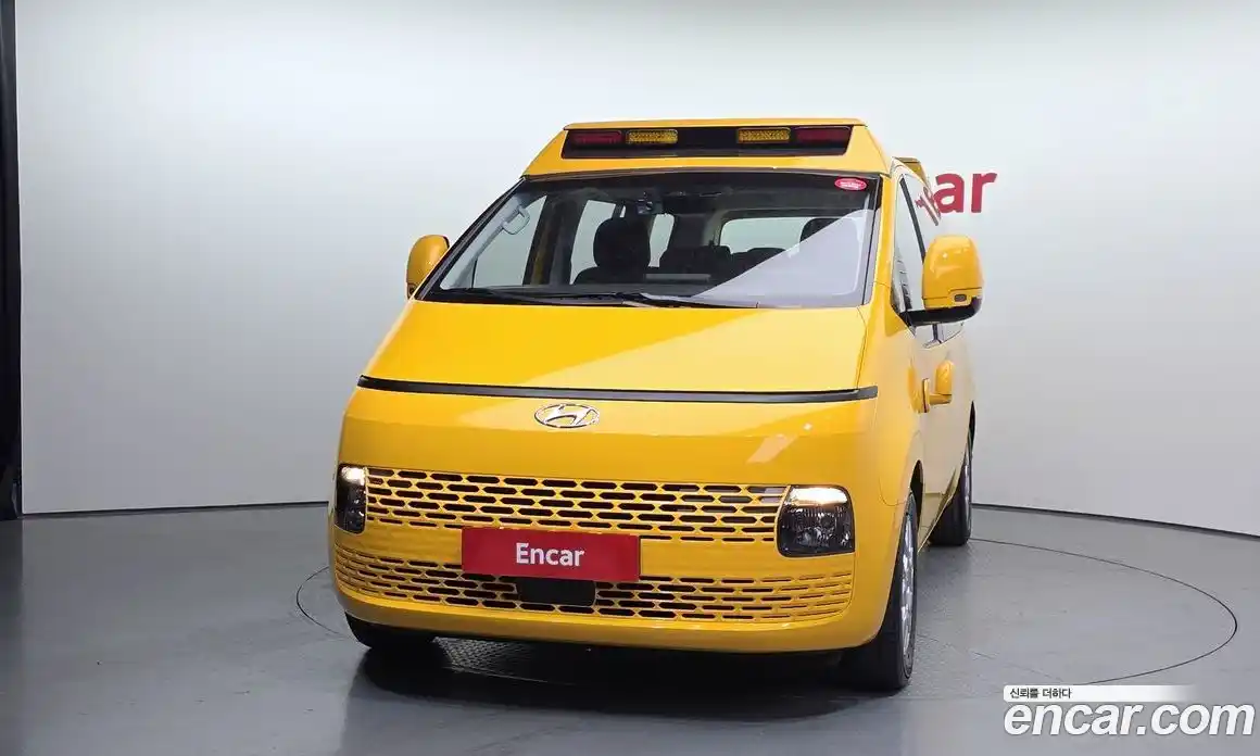 Hyundai Staria 2022 3.5 Автомат в Москве № 448945, фото 3