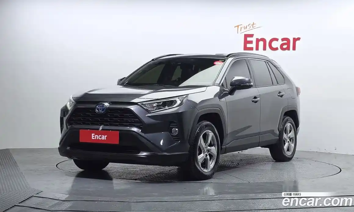 Toyota RAV4 2021 2.5 Автомат в Москве № 472954, фото 1