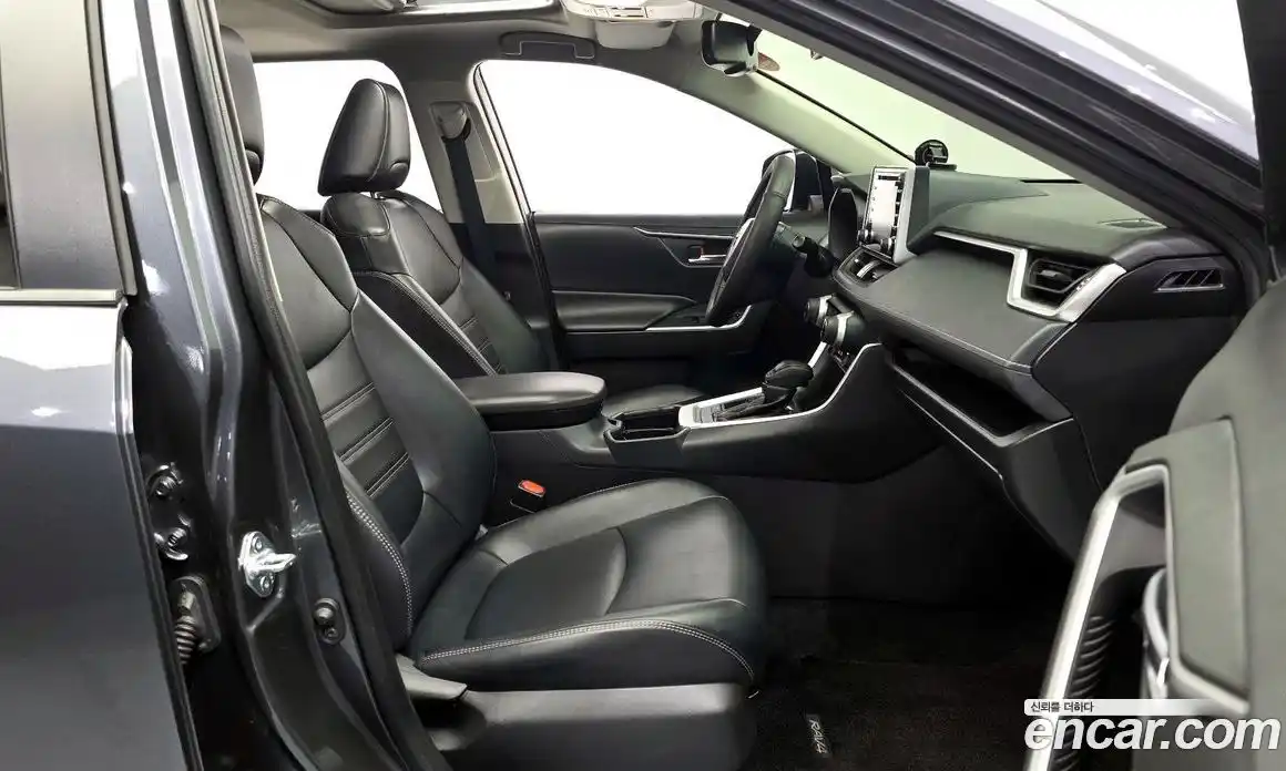 Toyota RAV4 2021 2.5 Автомат в Москве № 472954, фото 11