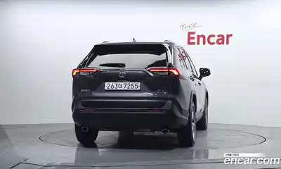 Toyota RAV4 2021 2.5 Автомат в Москве № 472954, миниатюра 4