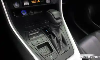 Toyota RAV4 2021 2.5 Автомат в Москве № 472954, миниатюра 9