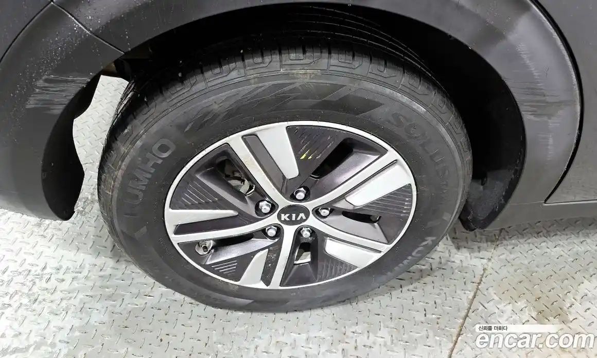 Kia Niro 2020 1.6 Автомат в Москве № 121403, фото 8