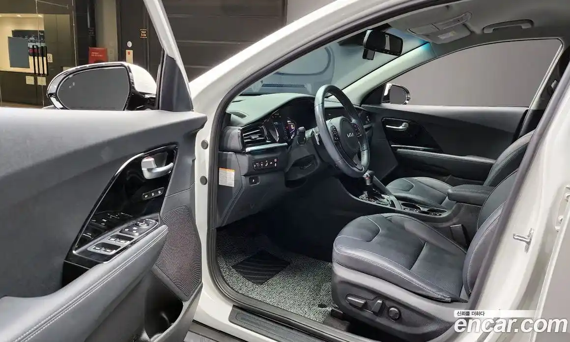 Kia Niro 2022 1.6 Автомат в Москве № 134046, фото 13