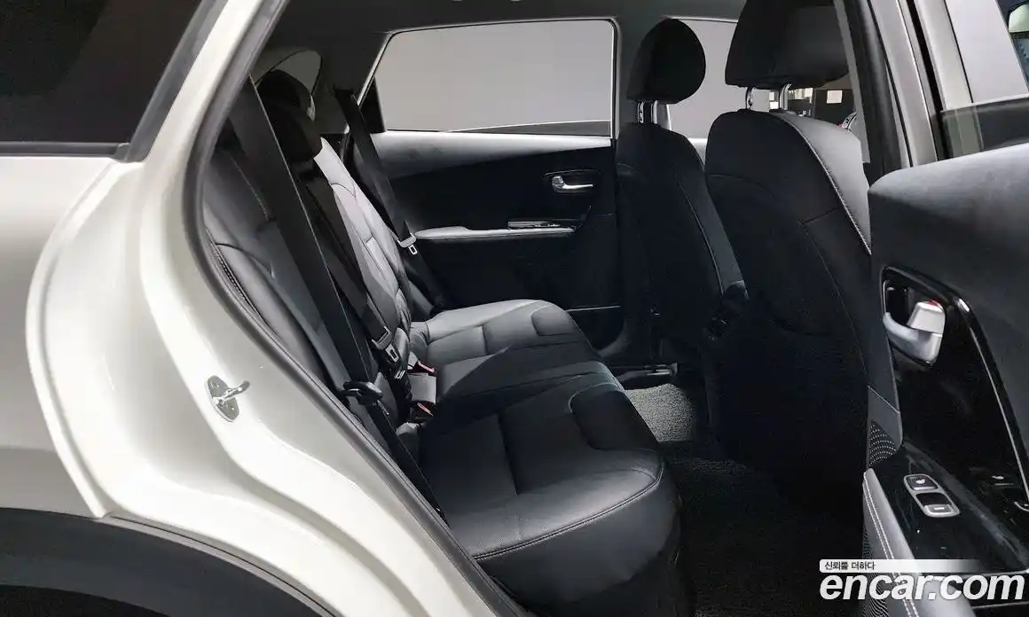 Kia Niro 2022 1.6 Автомат в Москве № 134046, фото 18