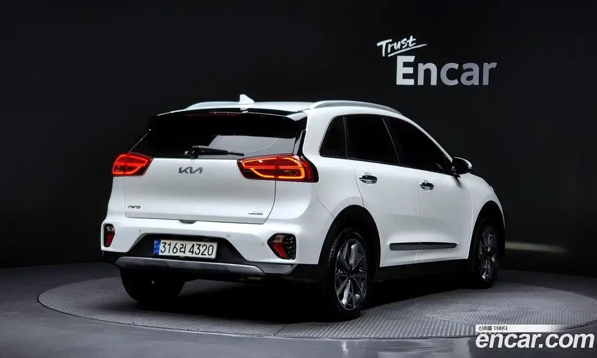 Kia Niro 2022 1.6 Автомат в Москве № 134046, фото 19