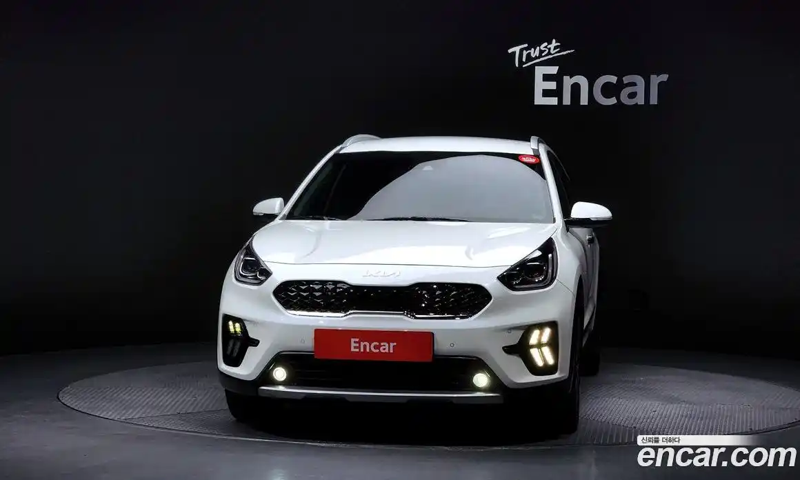 Kia Niro 2022 1.6 Автомат в Москве № 134046, фото 4