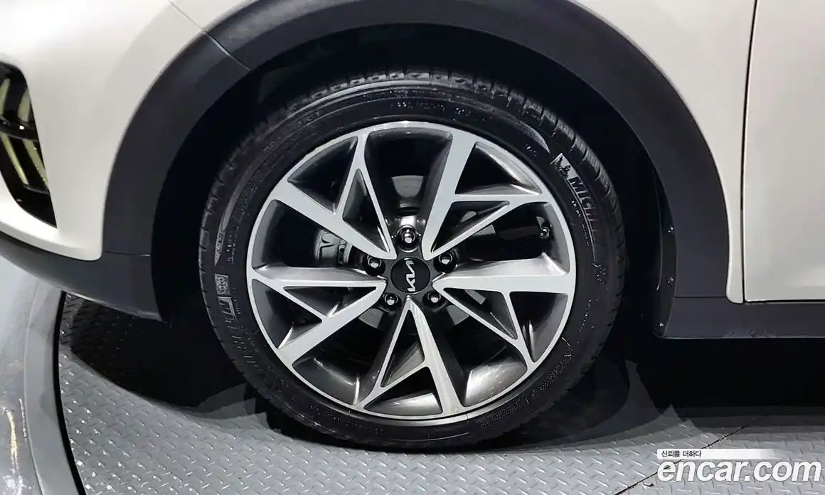 Kia Niro 2022 1.6 Автомат в Москве № 134046, фото 6