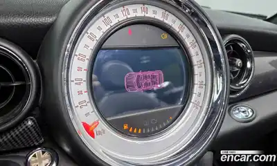 Mini Cooper Convertible 2014 1.6 Автомат в Москве № 135873, миниатюра 4