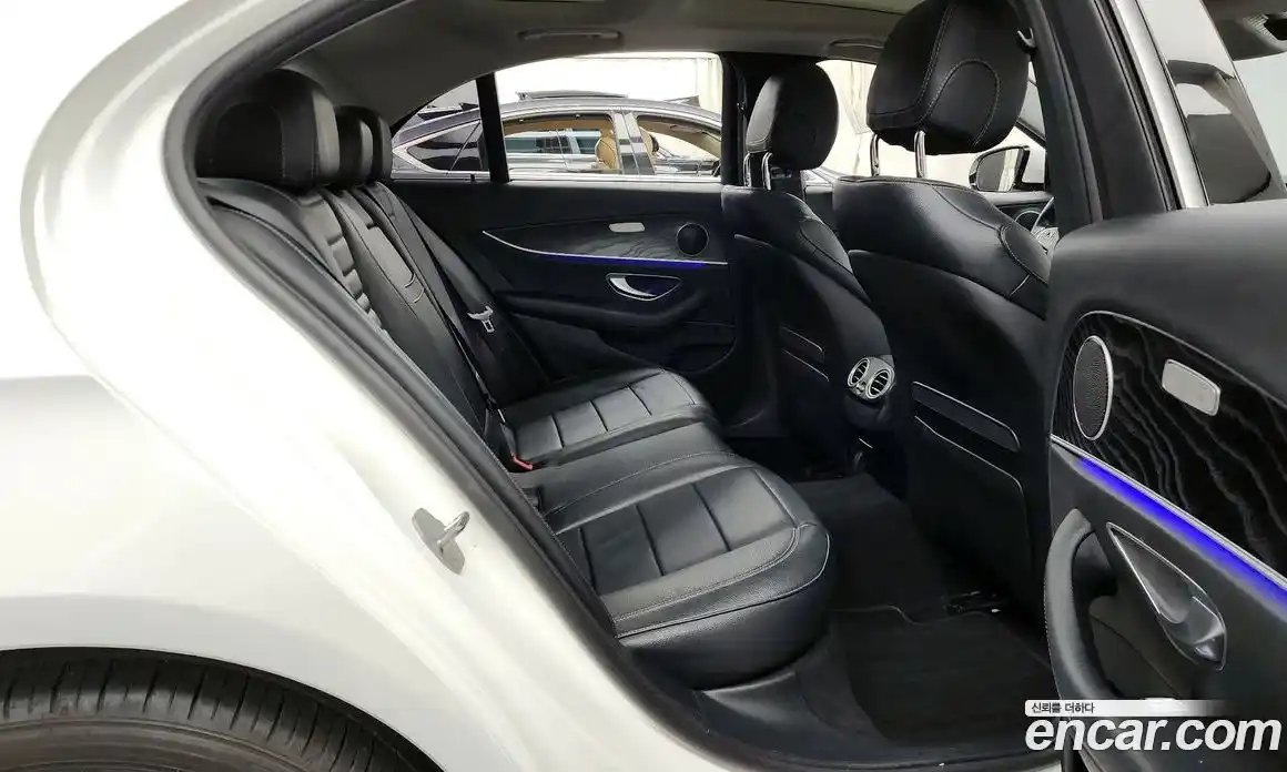 Mercedes-Benz E-Class 2017 2.0 Автомат в Москве № 143065, фото 14