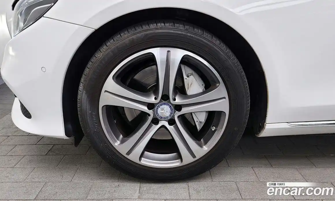 Mercedes-Benz E-Class 2017 2.0 Автомат в Москве № 143065, фото 19