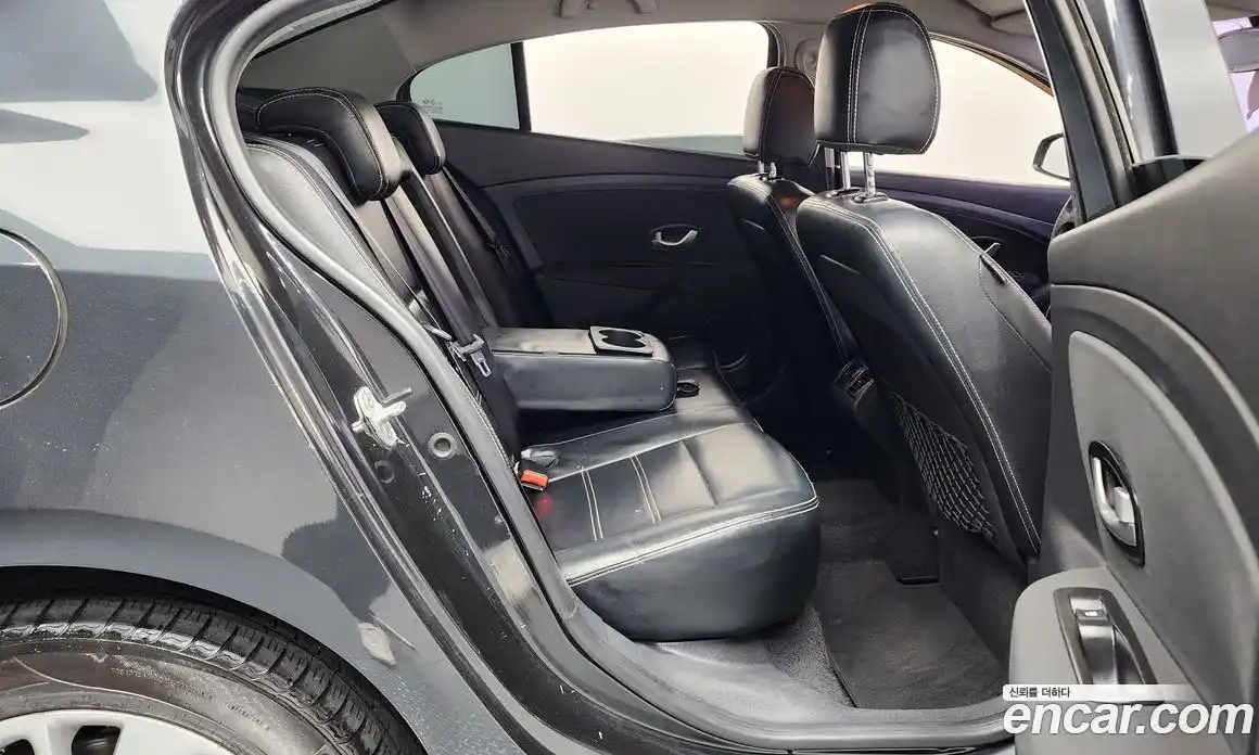 Renault SM3 2015 1.6 Автомат в Москве № 147988, фото 16