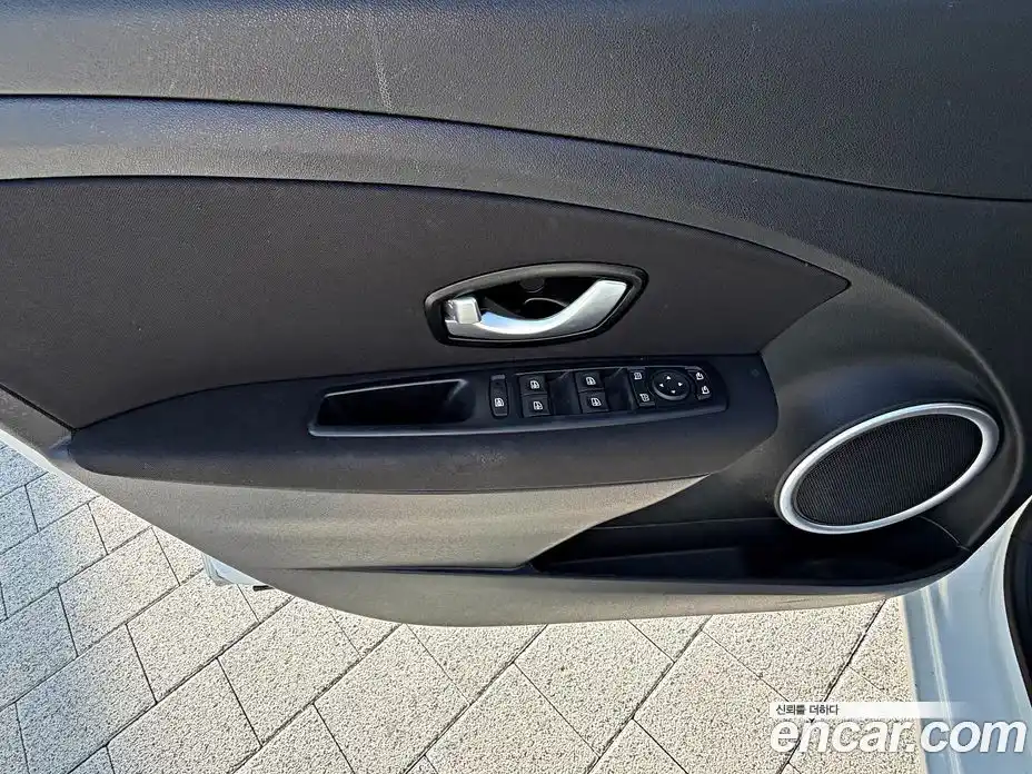 Renault SM3 2016 1.6 Автомат в Москве № 152325, фото 9