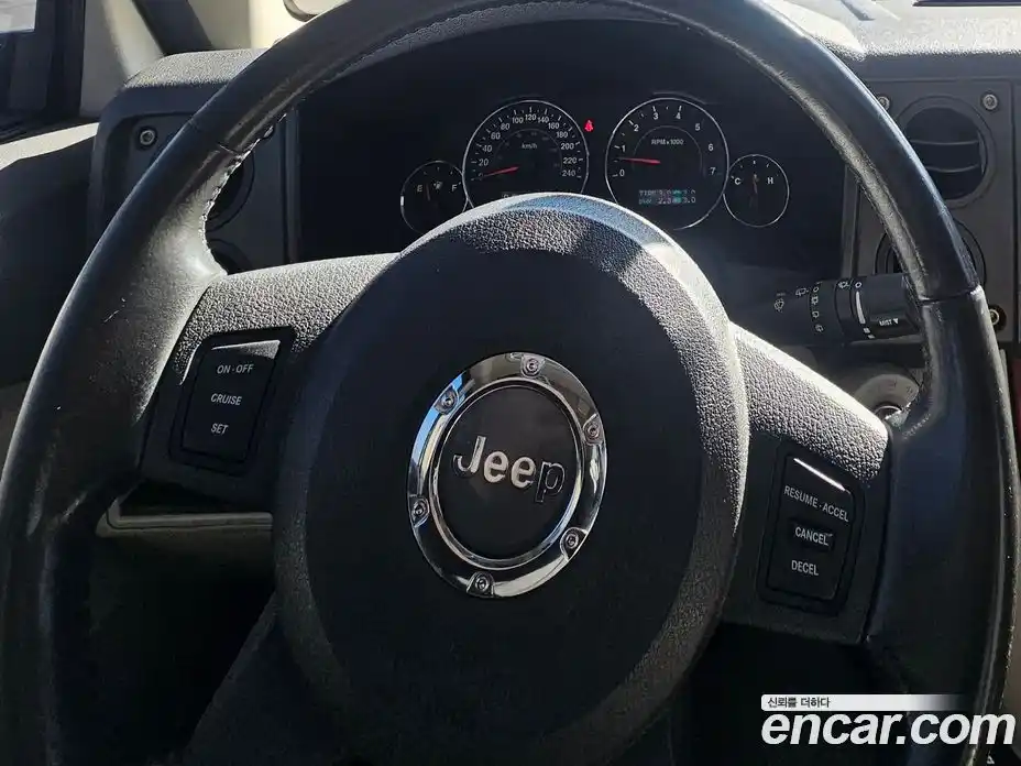 Jeep Commander 2006 3.0 Автомат в Москве № 154677, фото 9
