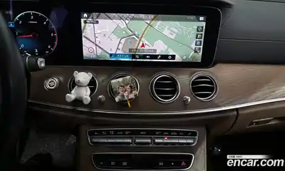 Mercedes-Benz E-Class 2021 1.9 Автомат в Москве № 160696, миниатюра 3