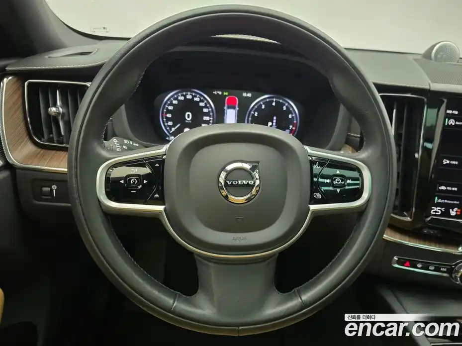 Volvo XC60 2021 2.0 Автомат в Москве № 164757, фото 12