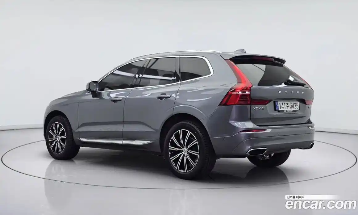 Volvo XC60 2021 2.0 Автомат в Москве № 164757, фото 4