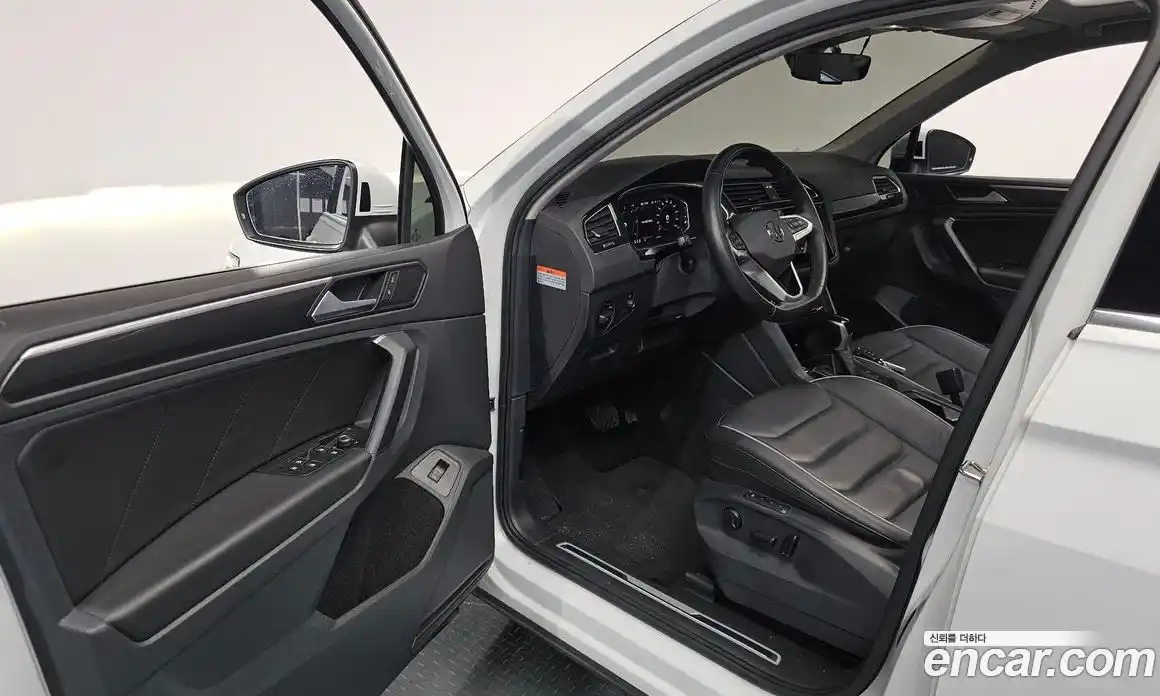 Volkswagen Tiguan 2023 2.0 Автомат в Москве № 168639, фото 15