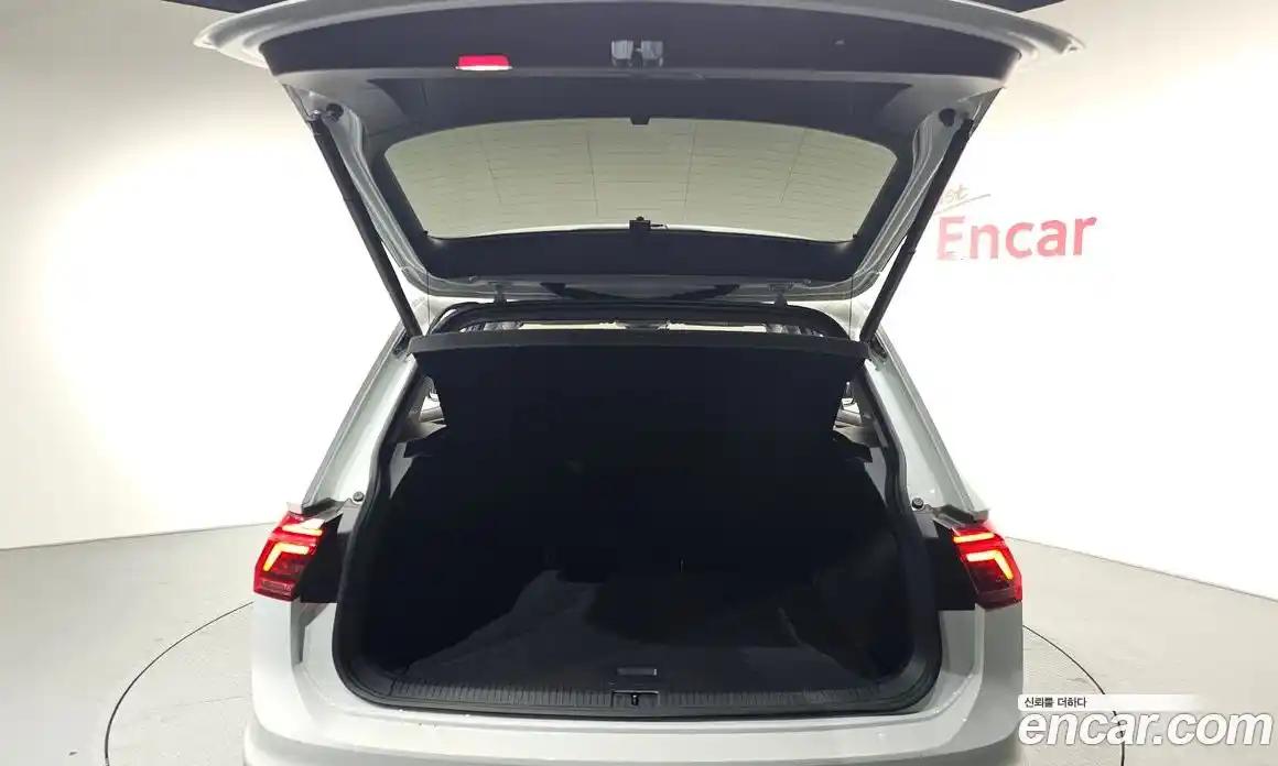 Volkswagen Tiguan 2023 2.0 Автомат в Москве № 168639, фото 20