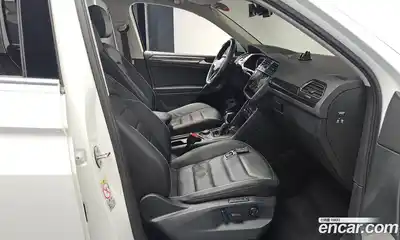 Volkswagen Tiguan 2023 2.0 Автомат в Москве № 168639, миниатюра 2