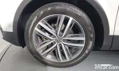 Volkswagen Tiguan 2023 2.0 Автомат в Москве № 168639, миниатюра 7