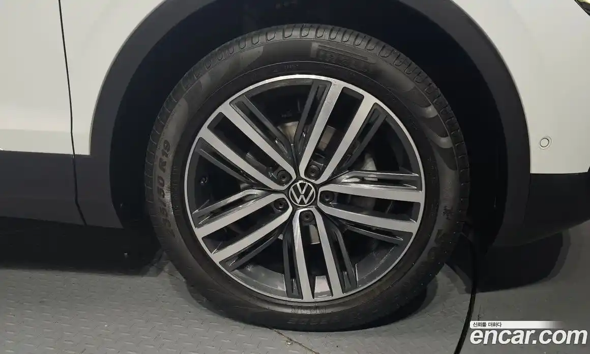 Volkswagen Tiguan 2022 2.0 Автомат в Москве № 168787, фото 5