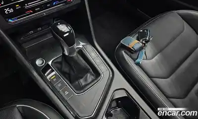 Volkswagen Tiguan 2022 2.0 Автомат в Москве № 168787, миниатюра 9