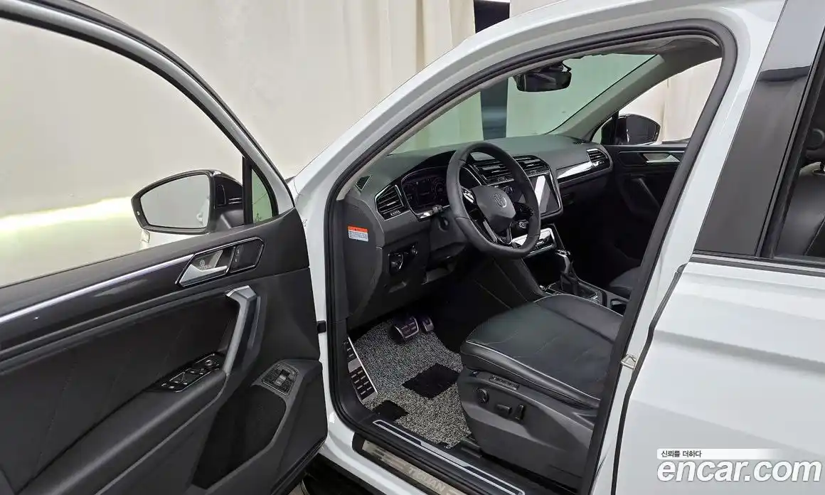 Volkswagen Tiguan 2023 2.0 Автомат в Москве № 168833, фото 14