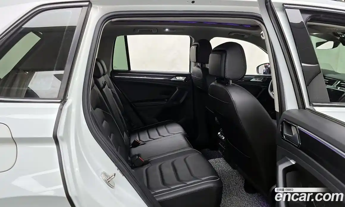 Volkswagen Tiguan 2023 2.0 Автомат в Москве № 168833, фото 18