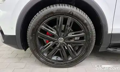 Volkswagen Tiguan 2023 2.0 Автомат в Москве № 168833, миниатюра 3