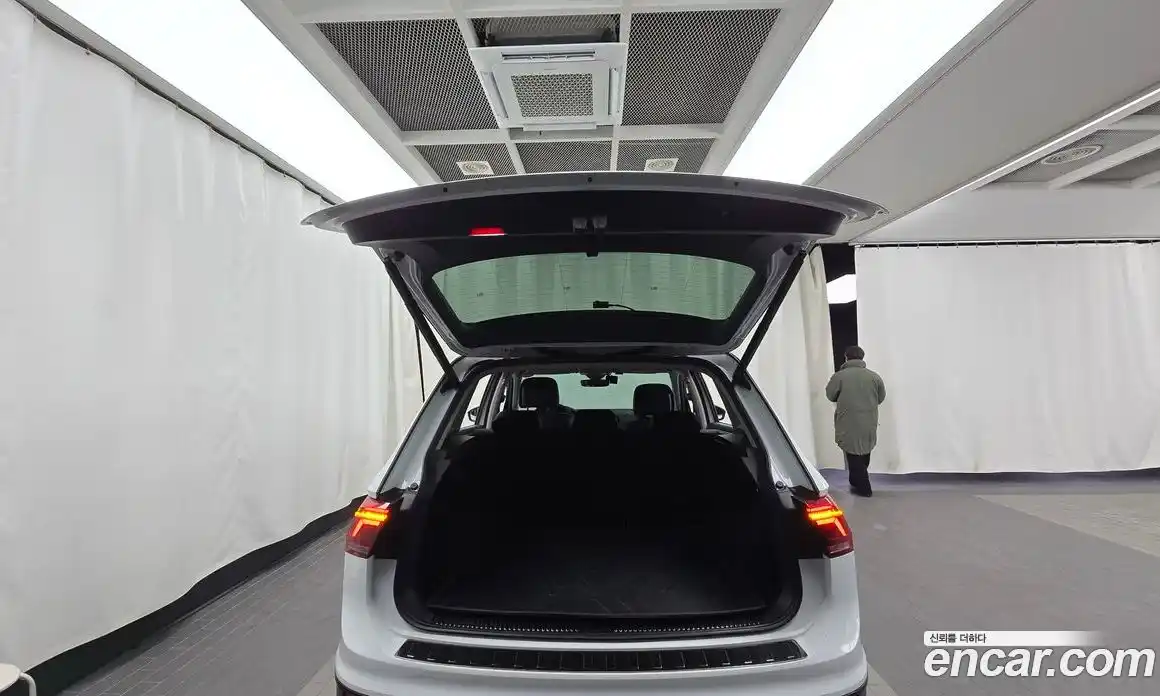 Volkswagen Tiguan 2023 2.0 Автомат в Москве № 168833, фото 5