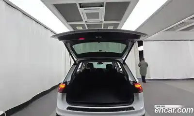 Volkswagen Tiguan 2023 2.0 Автомат в Москве № 168833, миниатюра 5