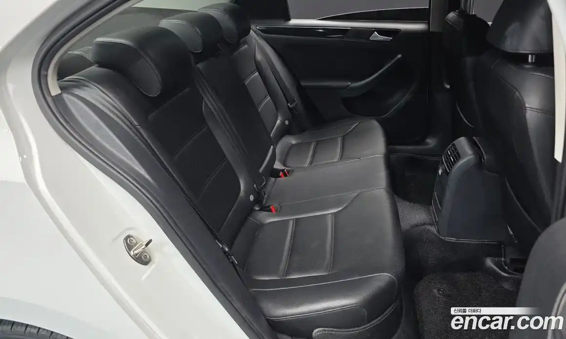 Volkswagen Jetta 2015 2.0 Автомат в Москве № 169017, фото 9