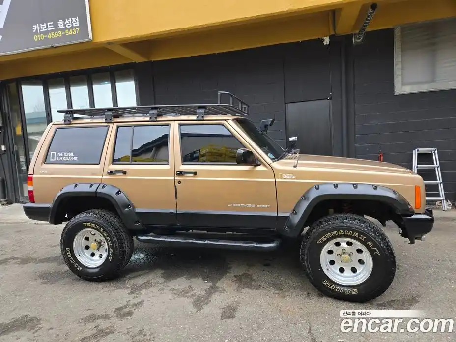 Jeep Cherokee 1999 2.5 Механическая в Москве № 170109, фото 18