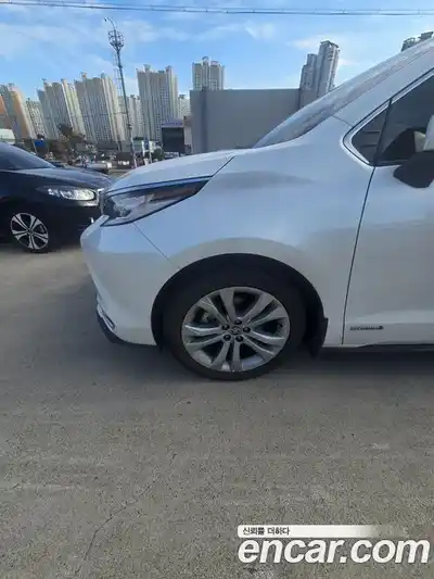 Toyota Sienna 2021 2.5 Автомат в Москве № 170342, миниатюра 2