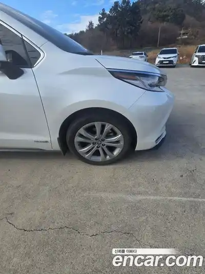 Toyota Sienna 2021 2.5 Автомат в Москве № 170342, миниатюра 3