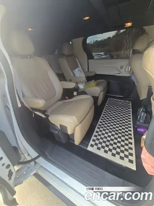 Toyota Sienna 2021 2.5 Автомат в Москве № 170342, фото 9