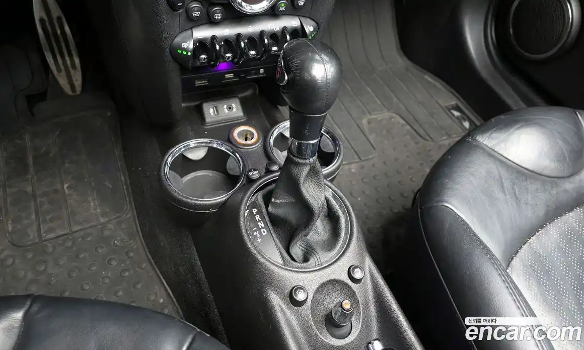 Mini Cooper Convertible 2014 1.6 Автомат в Москве № 178625, фото 11