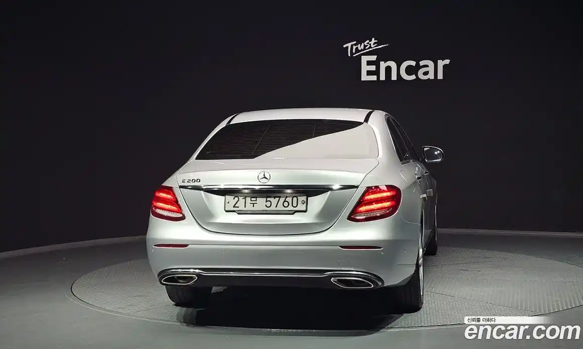 Mercedes-Benz E-Class 2018 2.0 Автомат в Москве № 192953, фото 14