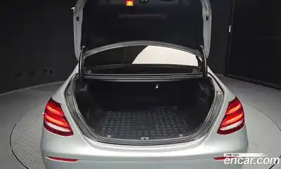 Mercedes-Benz E-Class 2018 2.0 Автомат в Москве № 192953, миниатюра 2