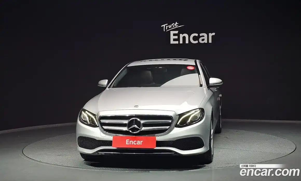 Mercedes-Benz E-Class 2018 2.0 Автомат в Москве № 192953, фото 3