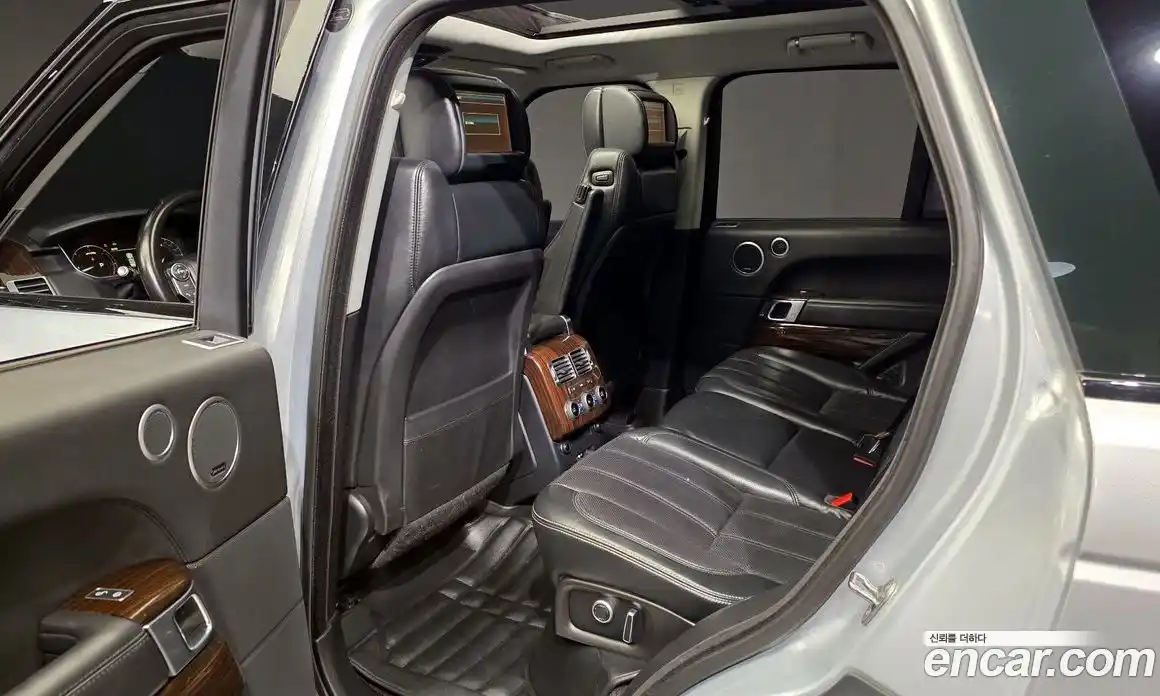 Land Rover Range-Rover 2016 4.4 Автомат в Москве № 198263, фото 15