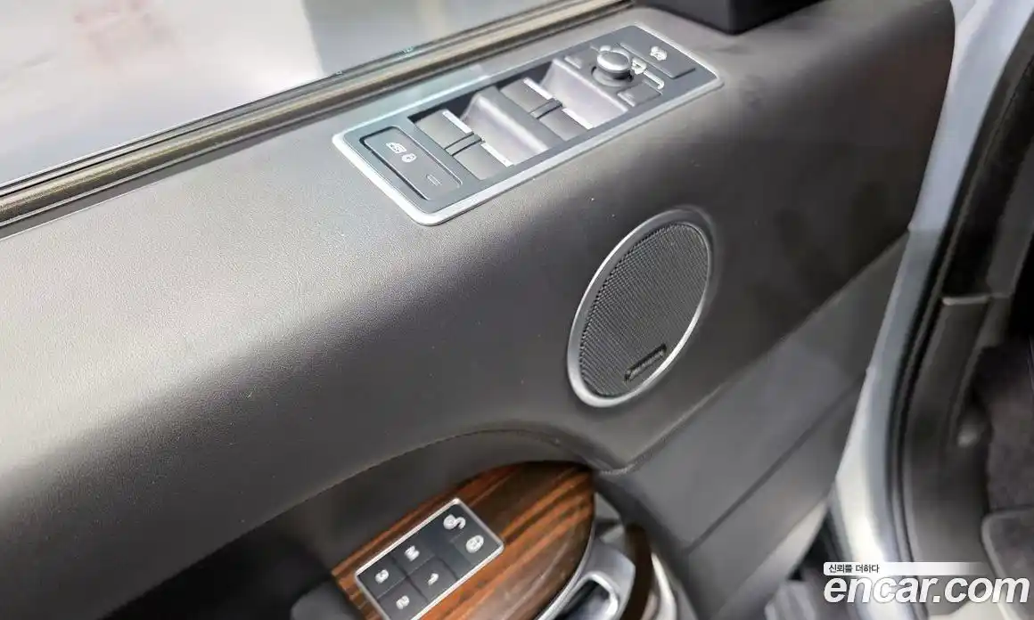 Land Rover Range-Rover 2016 4.4 Автомат в Москве № 198263, фото 16