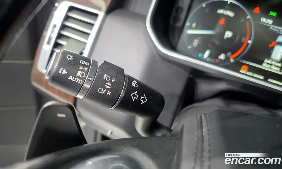 Land Rover Range-Rover 2016 4.4 Автомат в Москве № 198263, фото 17