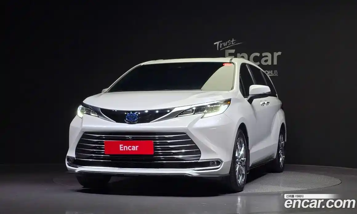 Toyota Sienna 2023 2.5 Автомат в Москве № 199524, фото 16